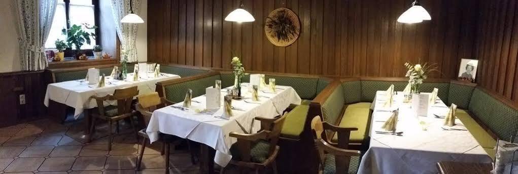 Gasthof - Restaurant Loecker Radstadt Exterior photo